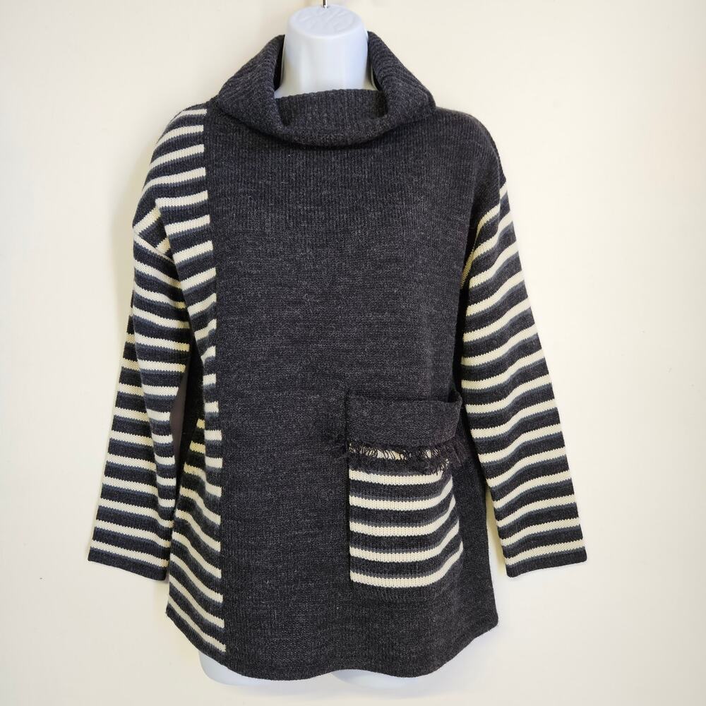 Coral Gray and White Knit Sweater Size L‎ Women's Striped Casual Turtle Neck